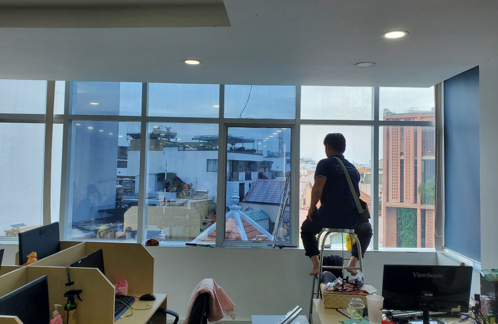 Phim cách nhiệt dán kính chống nắng văn phòng tại TP HCM
