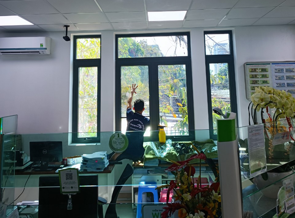 Phim cách nhiệt dán kính chống nắng văn phòng tại TP HCM